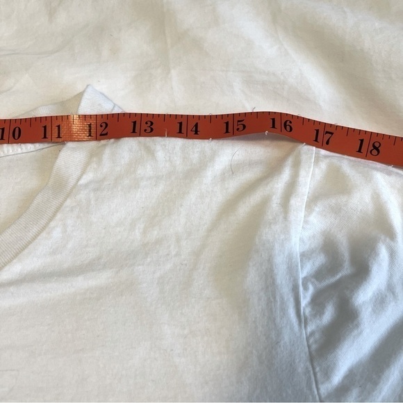 $10 Reebok V-neck T-shirt size medium - Picture 5 of 7